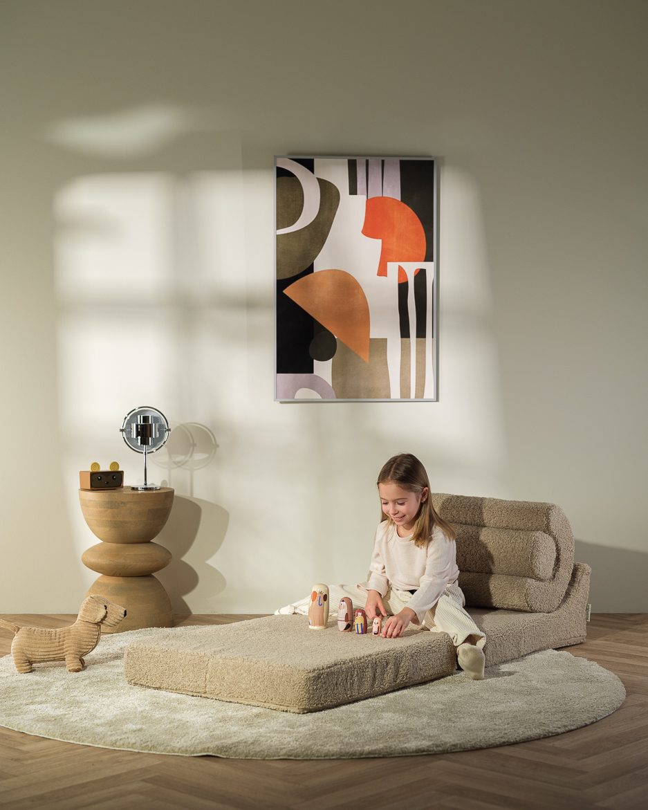 Wigiwama Flipster Uitklapstoel 3-in-1 Biscuit in een kinderkamer