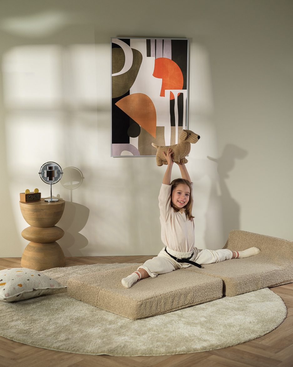 Wigiwama Flipster Uitklapstoel 3-in-1 Biscuit in een kinderkamer