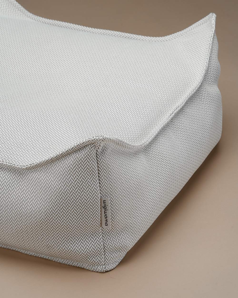 Wigiwama Square Outdoor-Pouf Terra in een kinderkamer