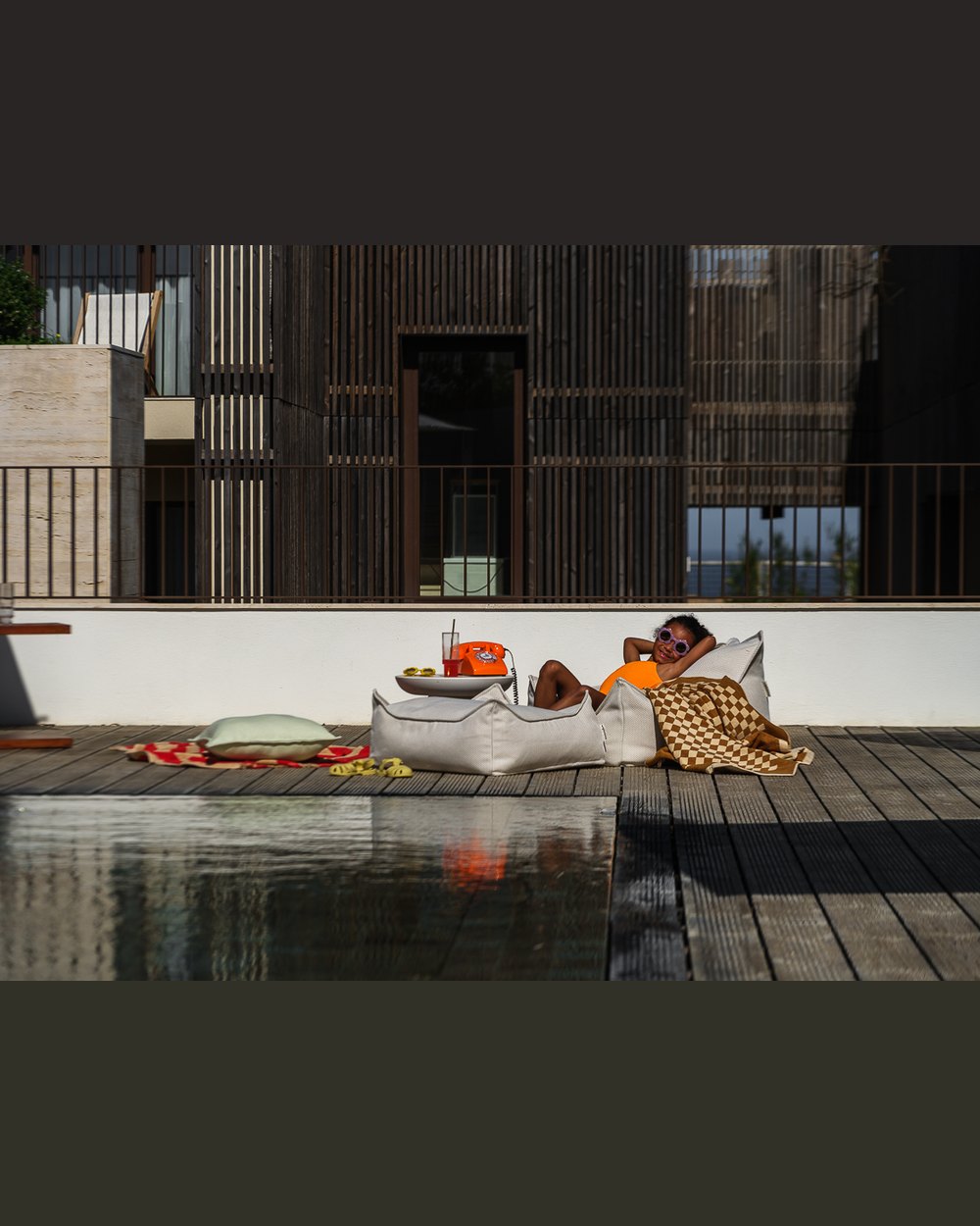 Wigiwama Square Outdoor-Pouf Terra in een kinderkamer