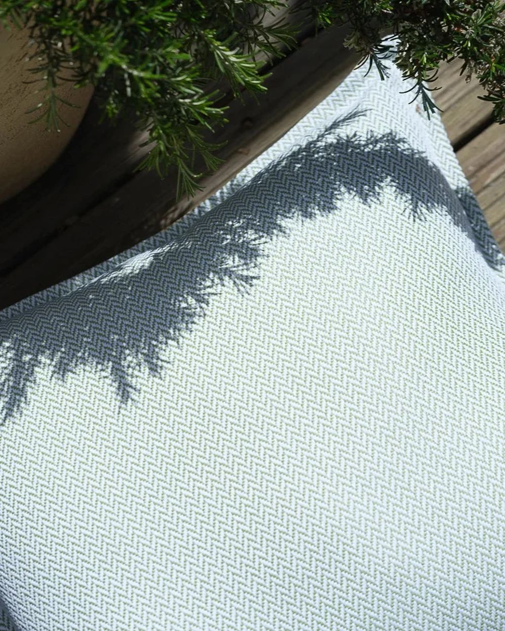 Wigiwama Square Outdoor-Kissen Herba in een kinderkamer
