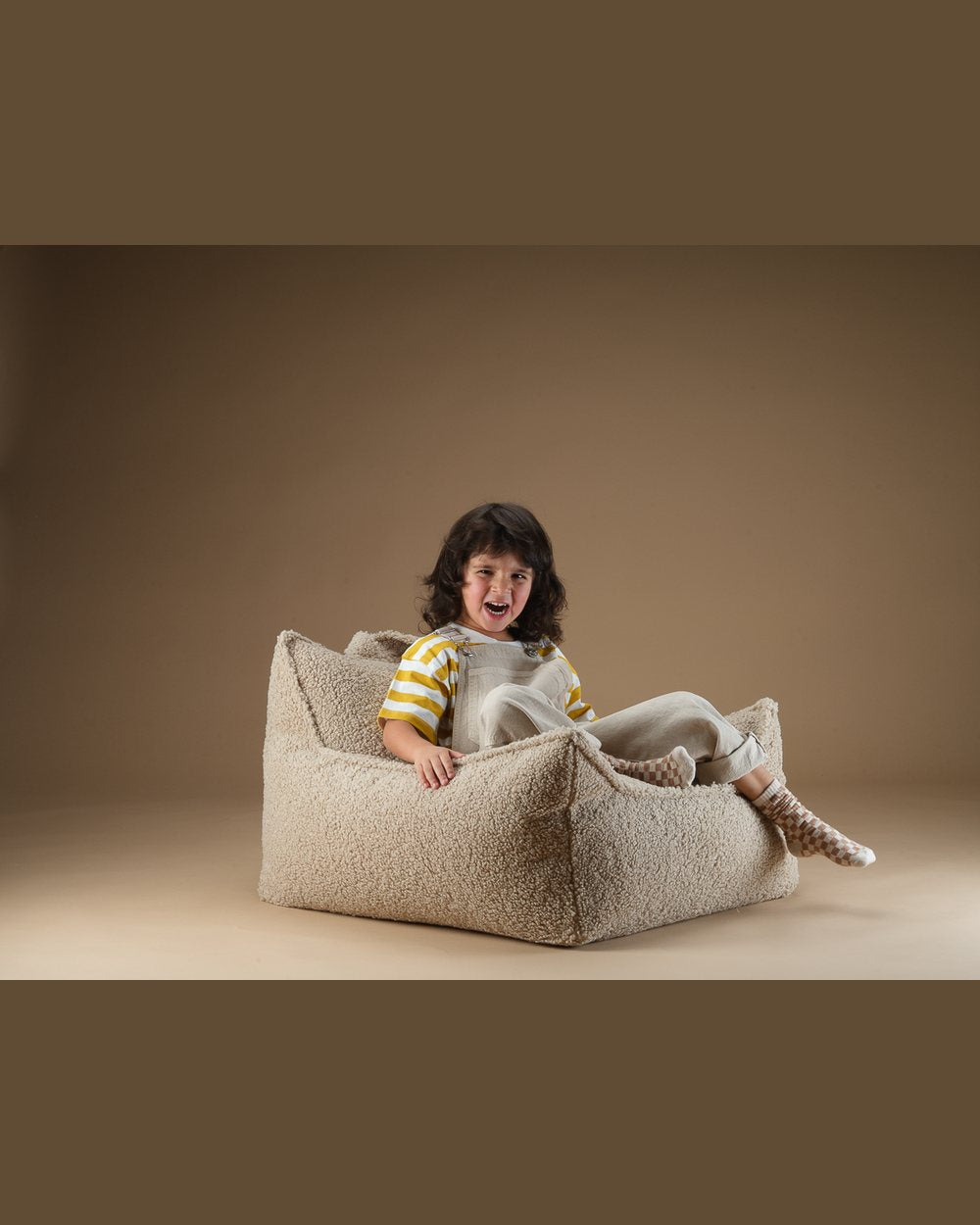 Wigiwama Teddy Stoff-Sitzsack + Pouf-Set Keks in een kinderkamer
