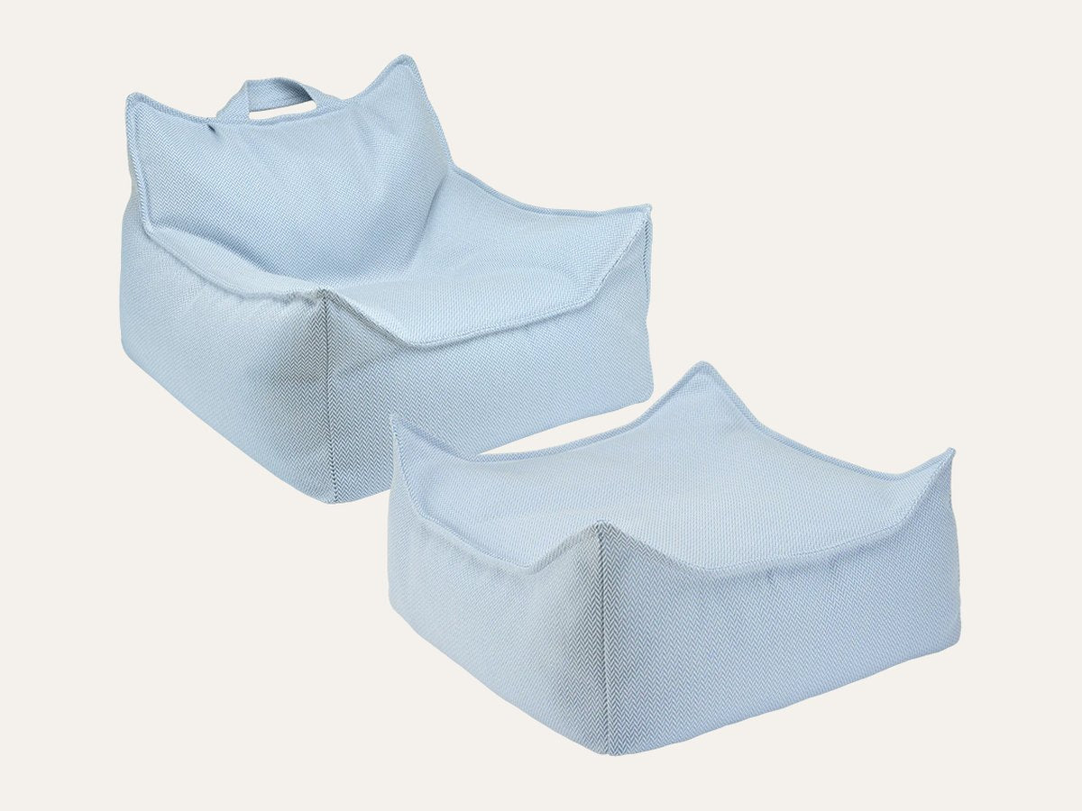 De Wigiwama outdoor set: zitzakstoel en vierkante poef Azurblau