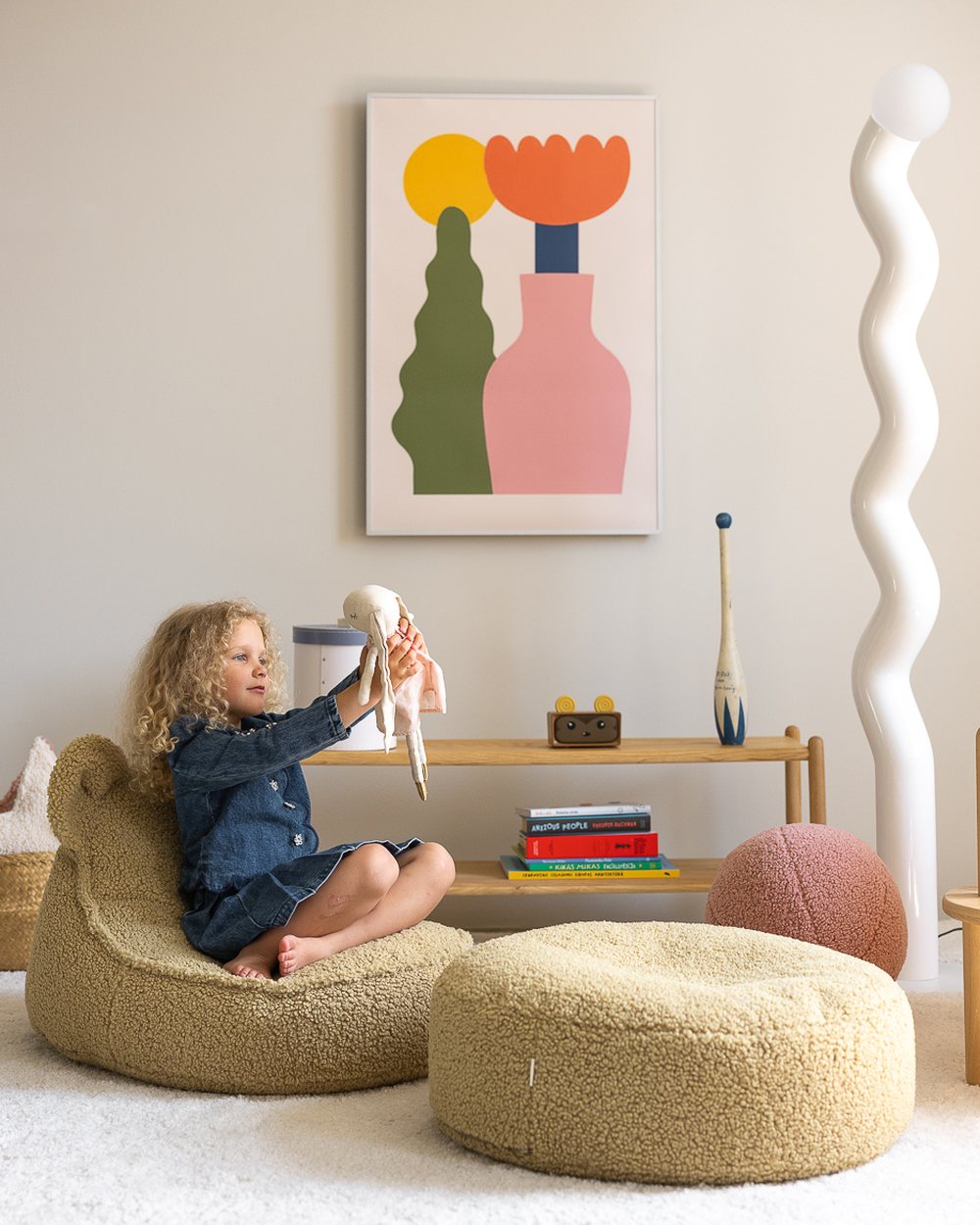 Wigiwama Set Teddybär-Sitzsack + Pouf Matcha in een kinderkamer