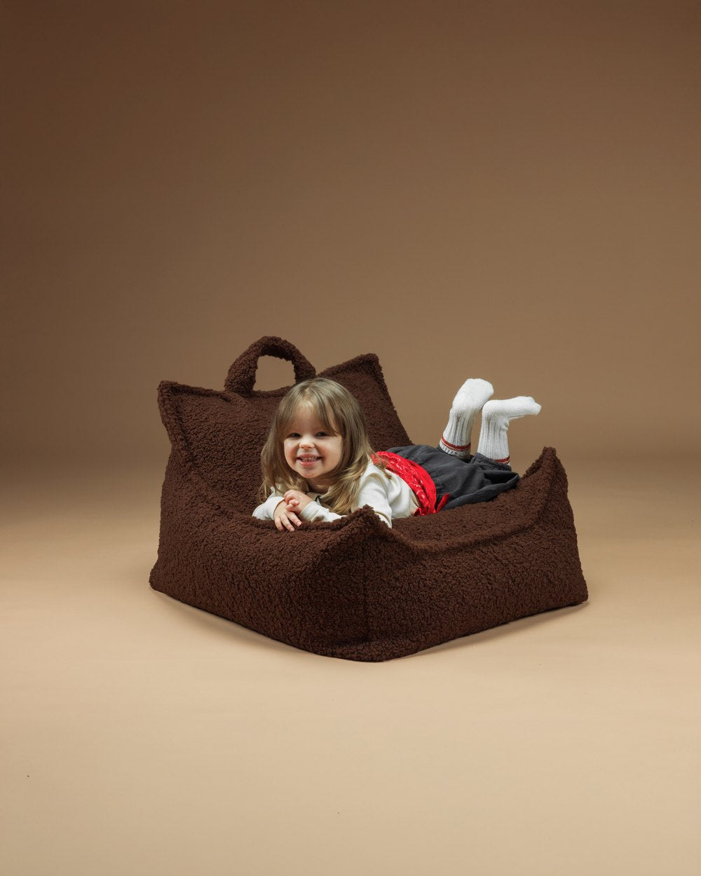 Wigiwama Zitzakstoel Warm Hazel in een kinderkamer