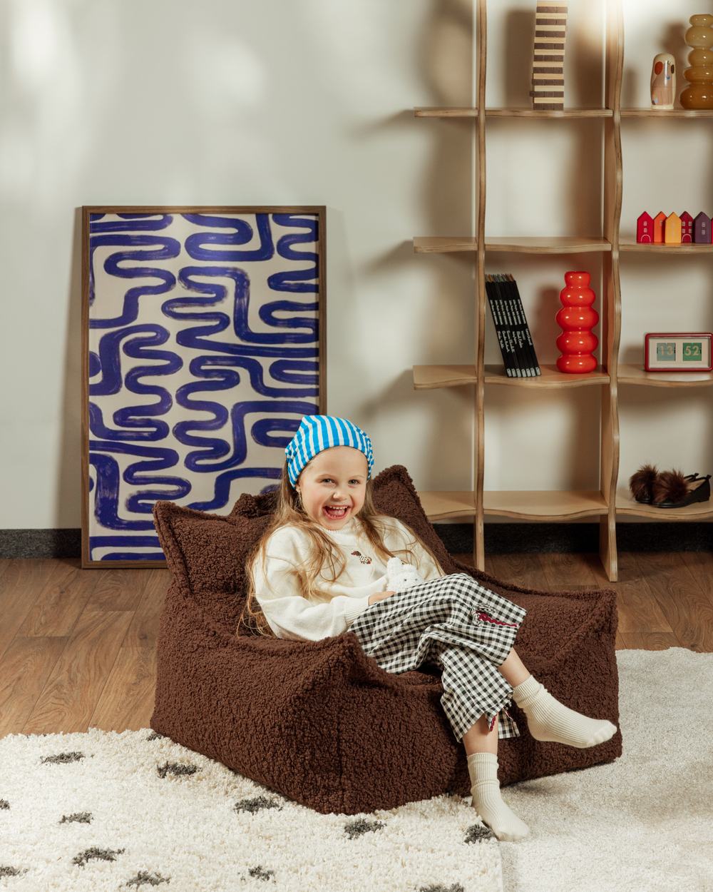 Wigiwama Zitzakstoel Warm Hazel in een kinderkamer