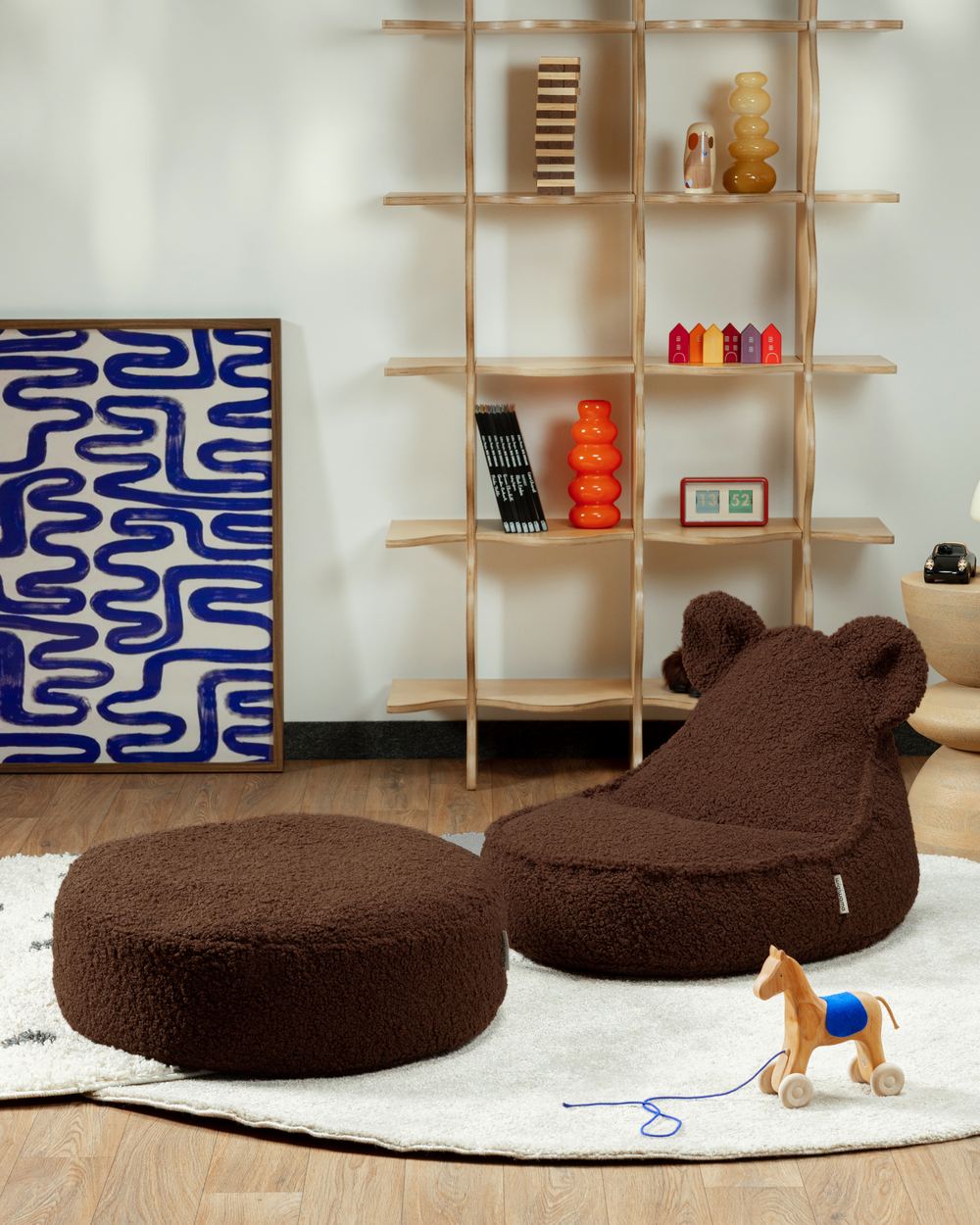 Wigiwama-Hocker aus Teddy-Stoff Warmes Haselnussbraun in een kinderkamer