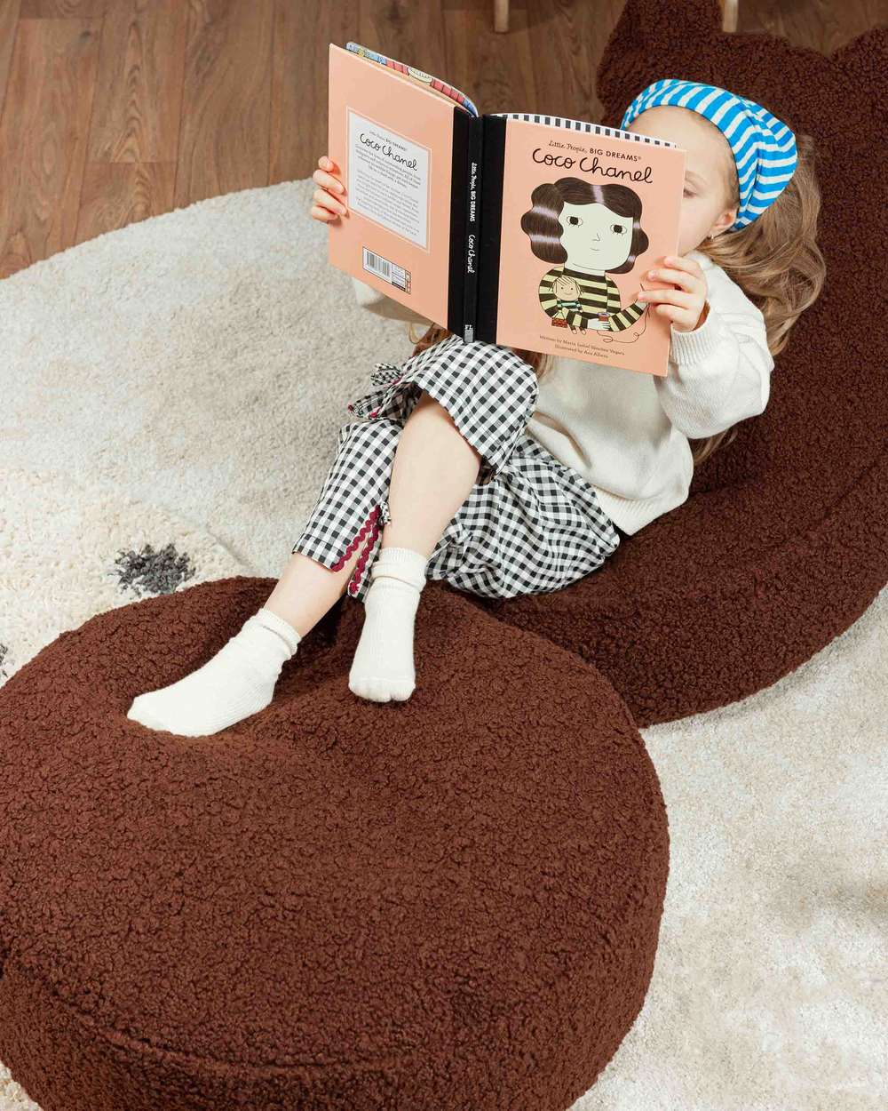 Wigiwama Set Teddybär-Sitzsack + Pouf Warmes Haselnussbraun in een kinderkamer