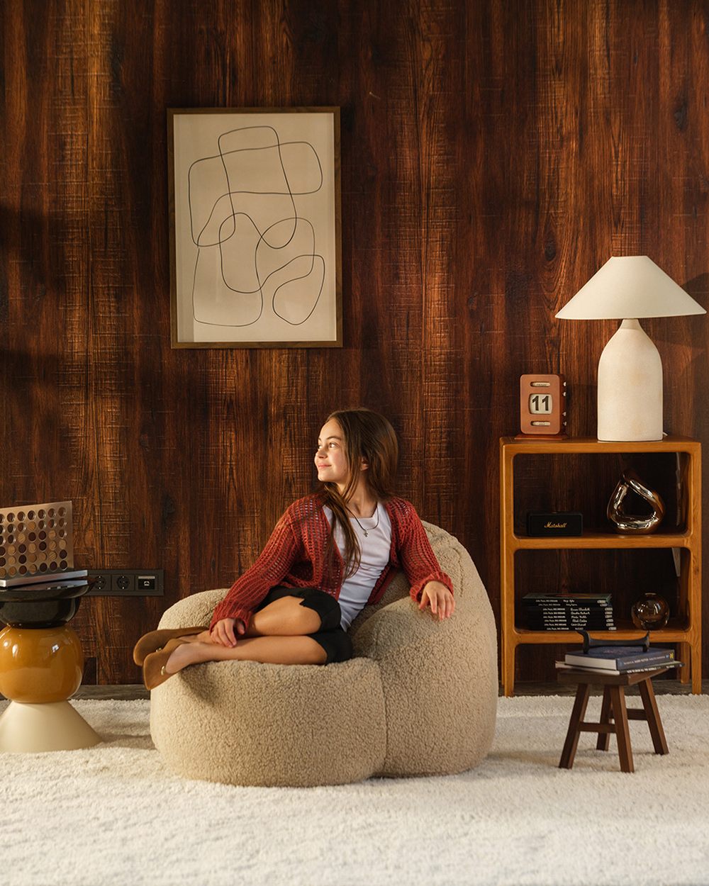 Teenage Armchair Momo Chair Teddy fabric - beige in een kinderkamer