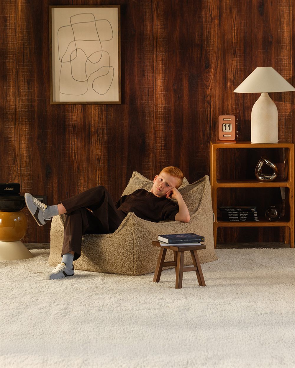 Wigiwama Bean Bag - Club Chair Teddy fabric - Beige in een kinderkamer