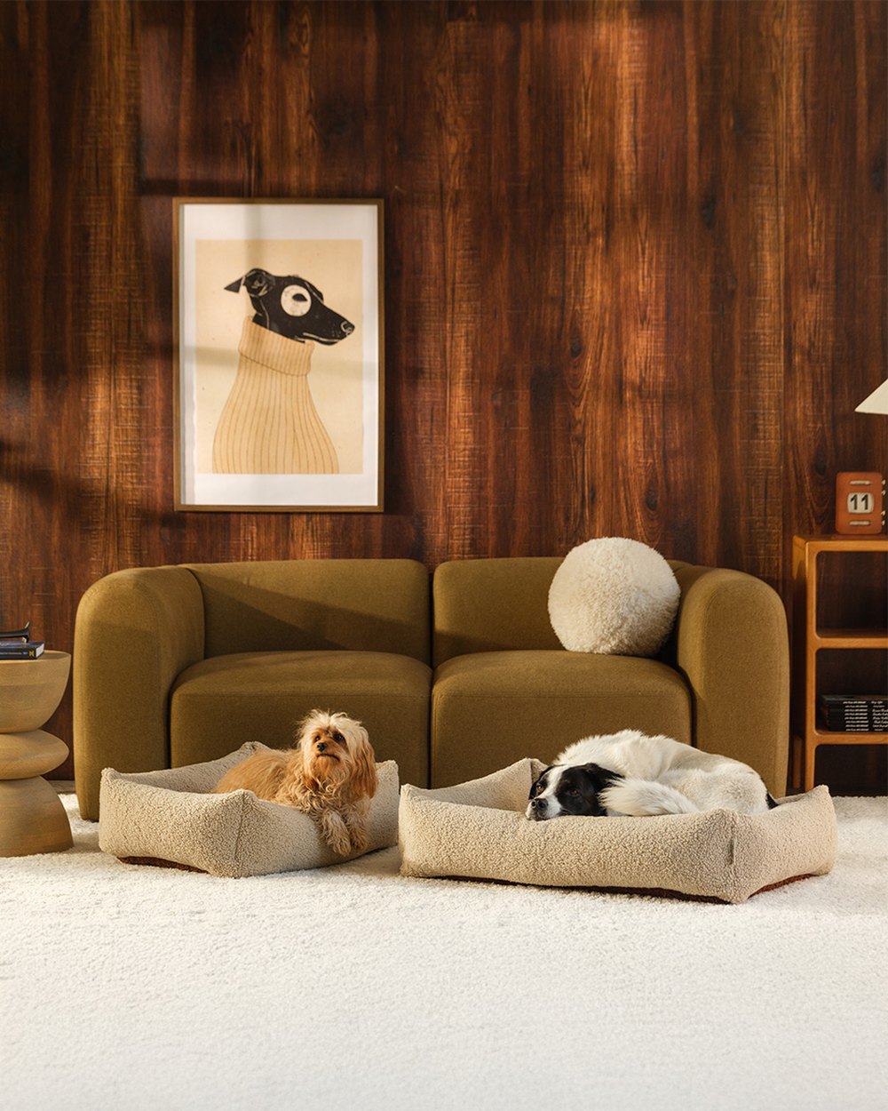 Wigiwama Dog Pillow - Pet Snuggle Bed Beige - M in een kinderkamer