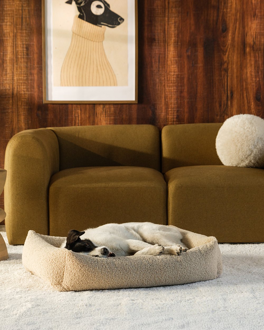 Wigiwama Dog Pillow - Pet Snuggle Bed Beige - L in een kinderkamer