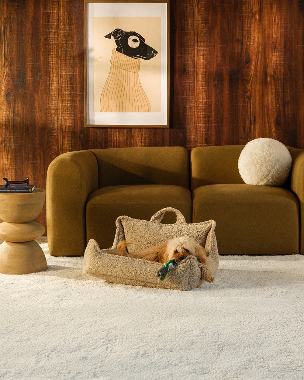 Wigiwama Dog Bed - Pet Club Chair Beige - M in een kinderkamer