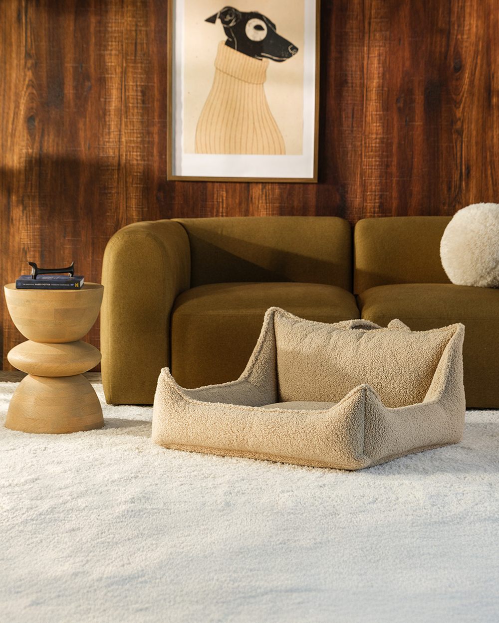 Wigiwama Dog Bed - Pet Club Chair Beige - L in een kinderkamer